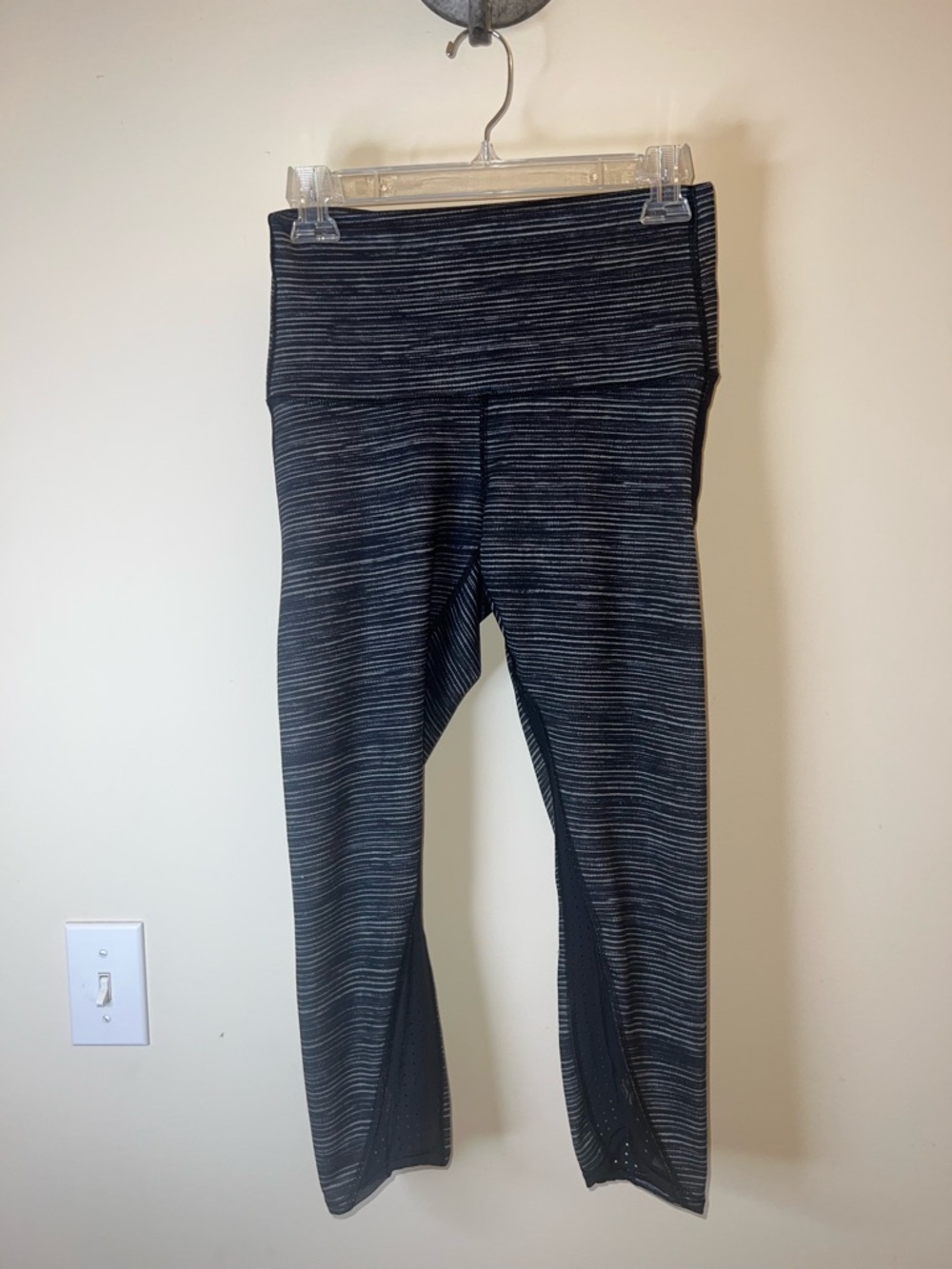 Lululemon‎ Crop Leggings 8 Black Gray Heathered High Rise Mesh Pocket